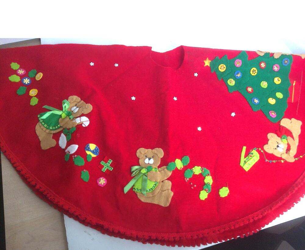 Vintage Handmade Red Felt Christmas Tree Skirt Folk Art Teddy Bear Applique 36"